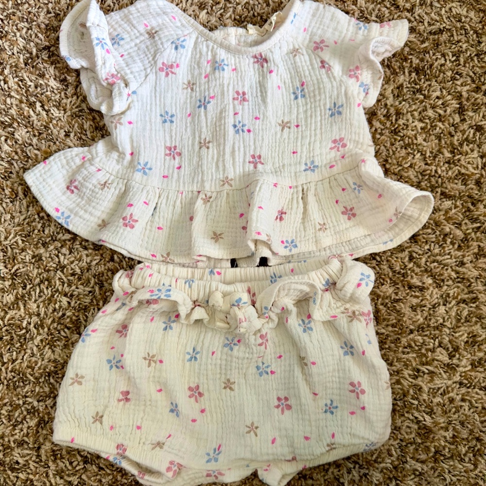 Jessica Simpson baby girls short set